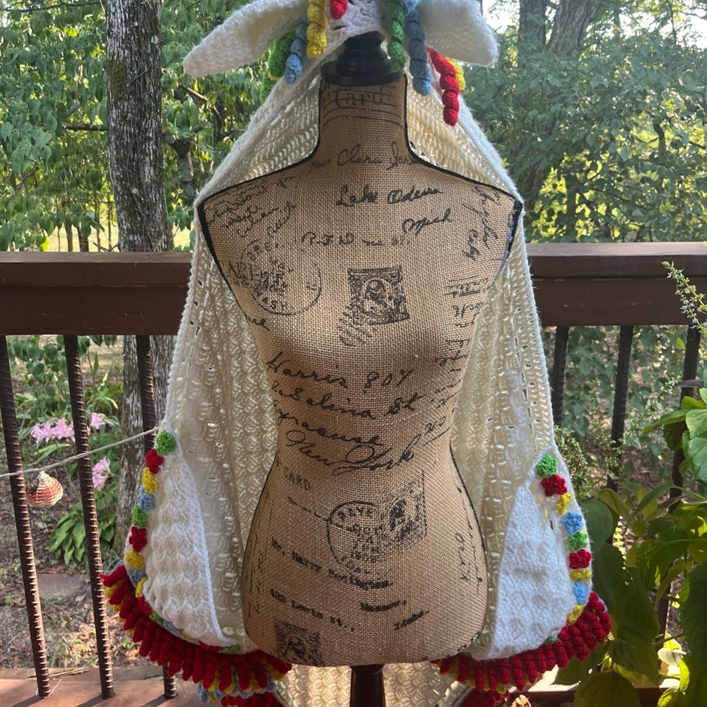 Handcrafted White and Red Knit Shawl